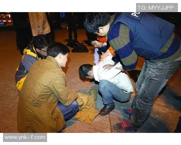 毒贩枪杀足球明星引发社会震动警方全力追捕背后真相逐渐浮出水面